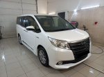 Toyota NOAH HYBRID 