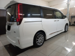 Toyota NOAH HYBRID 