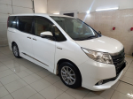Toyota NOAH HYBRID 