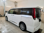 Toyota NOAH HYBRID 