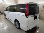 Toyota NOAH HYBRID 