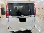 Toyota NOAH HYBRID 