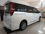 Toyota NOAH HYBRID 