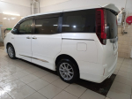 Toyota NOAH HYBRID 