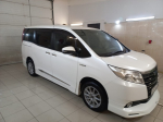 Toyota NOAH HYBRID 